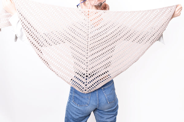 Crochet mesh shawl in Soul aran